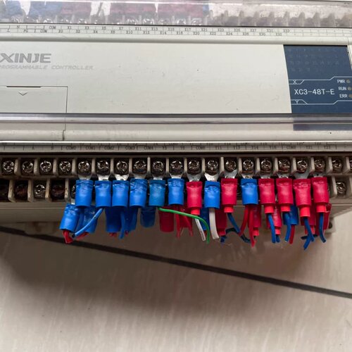 拆机一个信捷XC3-48T-E 镙丝有生锈，图片实拍，便宜处--议价商品