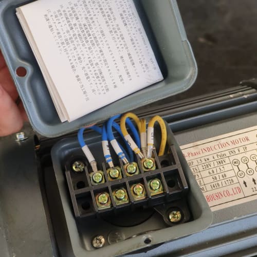 二手三相感应电机，全新的2台库存机。功率1.5kw，速比1:--议价商
