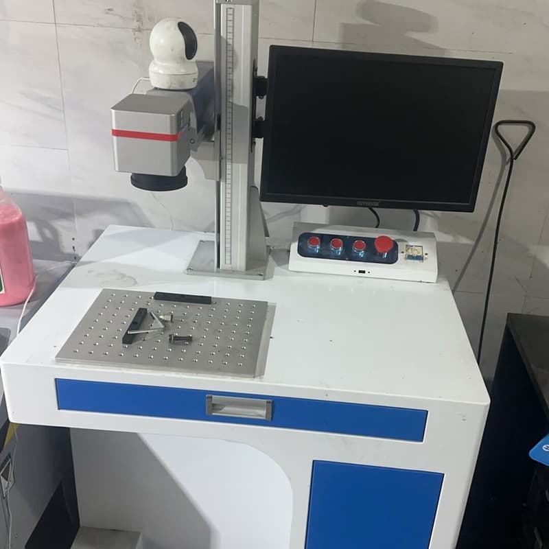 二手光纤激光打标机,带电脑显示器,成色几乎全新,功能正常,插