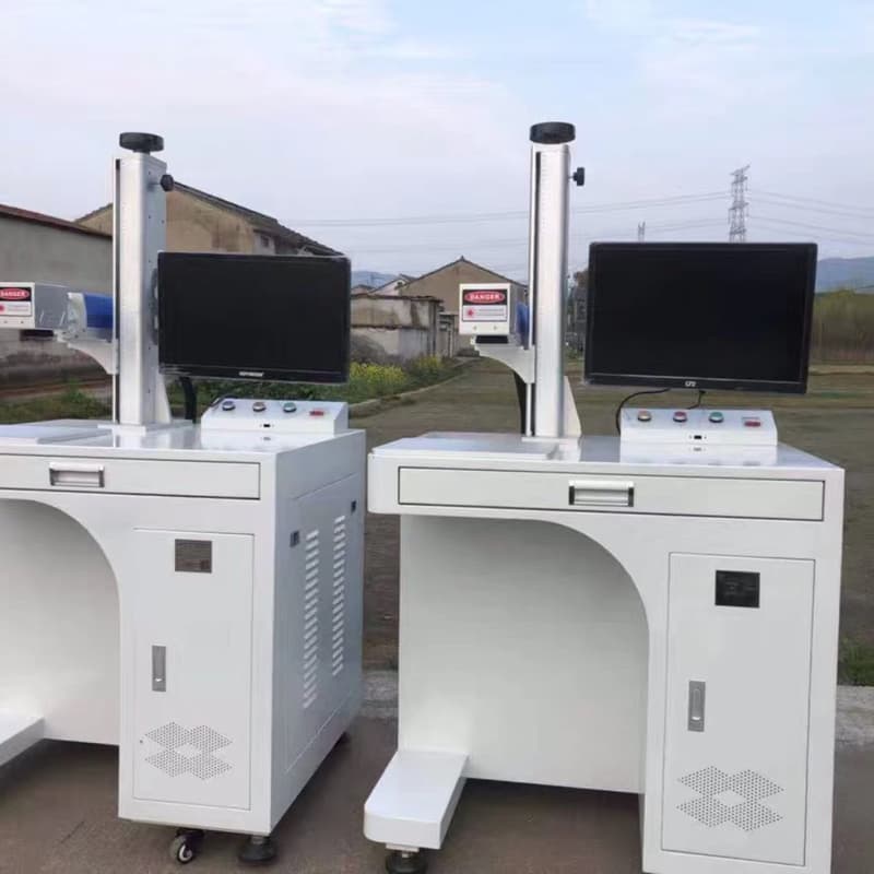 抵债机激光打标机特价转让买到就是赚到，光纤激光打半导体价格2-