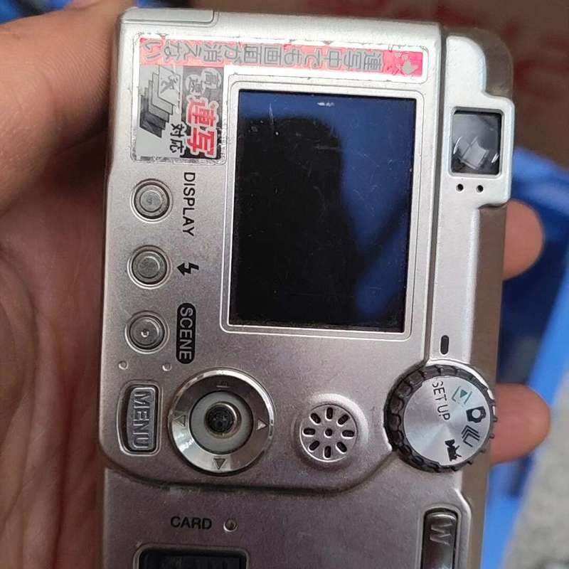 数码相机 型号S3R品相如图 挺新的,没有电池,不包功--议价商品