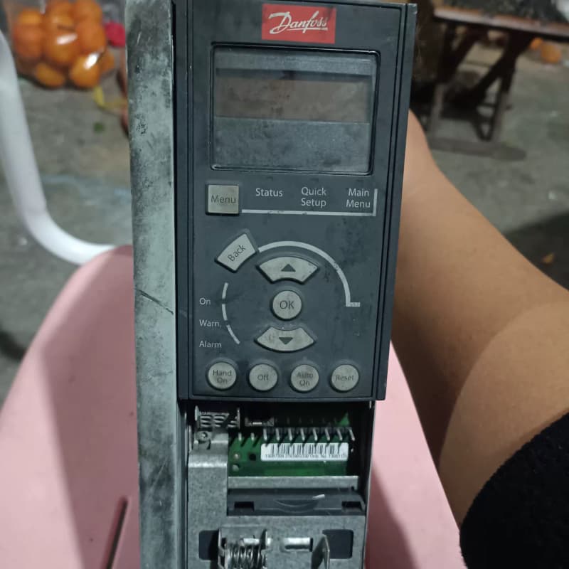 一台二手拆机丹佛斯变频器，型号:FC301P2K2T4E20--议价商品