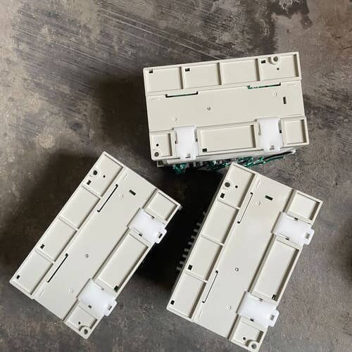 三菱PLC FX3U-32MR/ES-A，成色如图漂亮，年份--议价商品