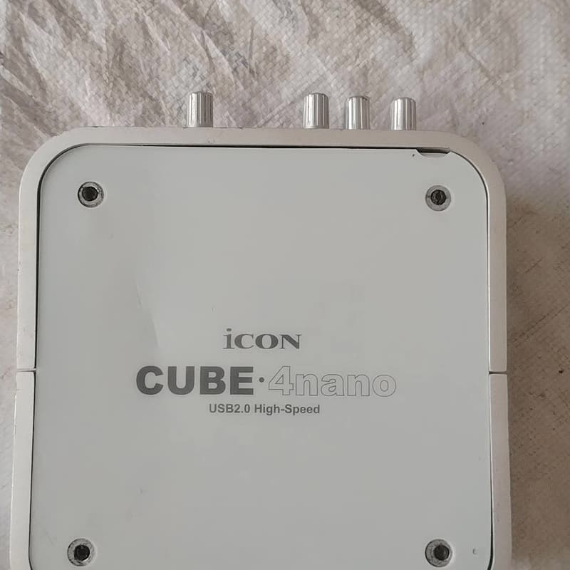 艾肯爱肯4nano声卡,USB2.0接口,成色如图,有用痕迹--议价商品