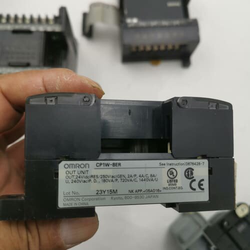 CP1W-8ER 100元 CP1W-DA042 3--议价商品