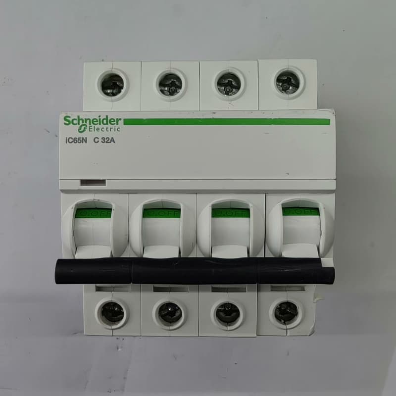 施耐德小型断路器iC65N 4P C32A，二手拆机，成色还--议价商品