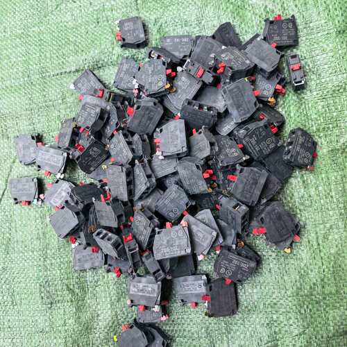 施耐德ZBE-102按钮触点，全新未用，常闭NC，10A/6--议价商品