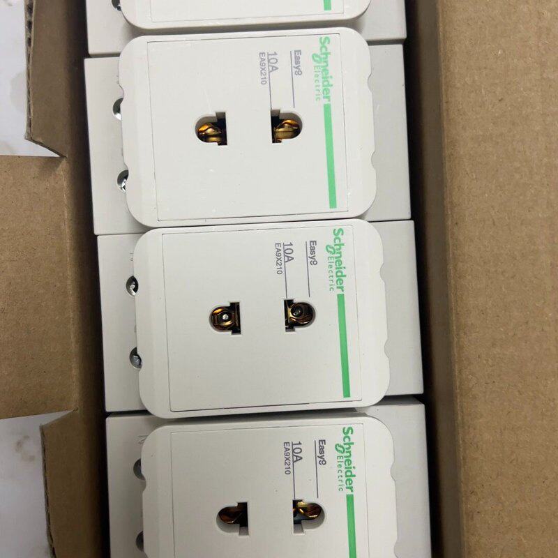 EA9X210施耐德2孔插座,全新正品原包装,有4个,EA9--议价商品
