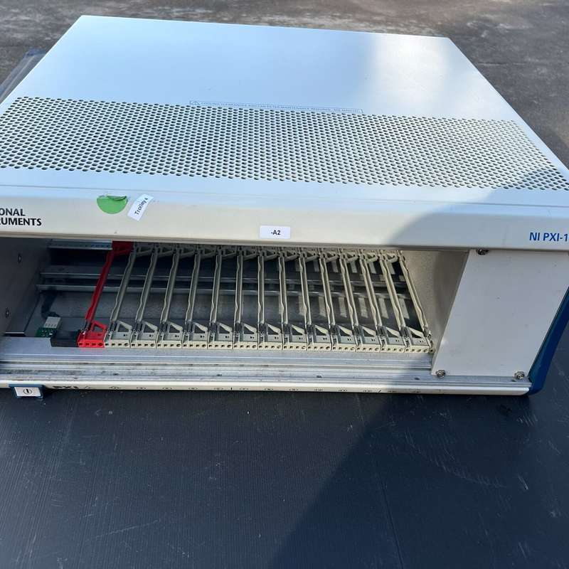 NI PXI-1044机箱只有机箱没有卡件，实物图拍摄，成色--议价商品