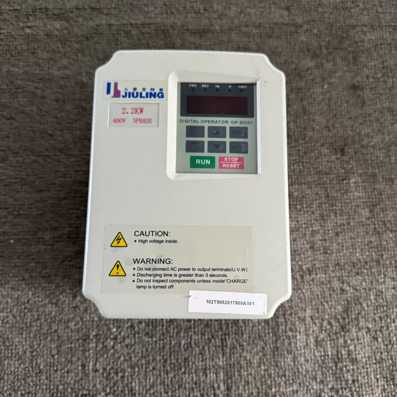 久菱变频器2.2KW，380V三相，型号JLA02D243K--议价商品