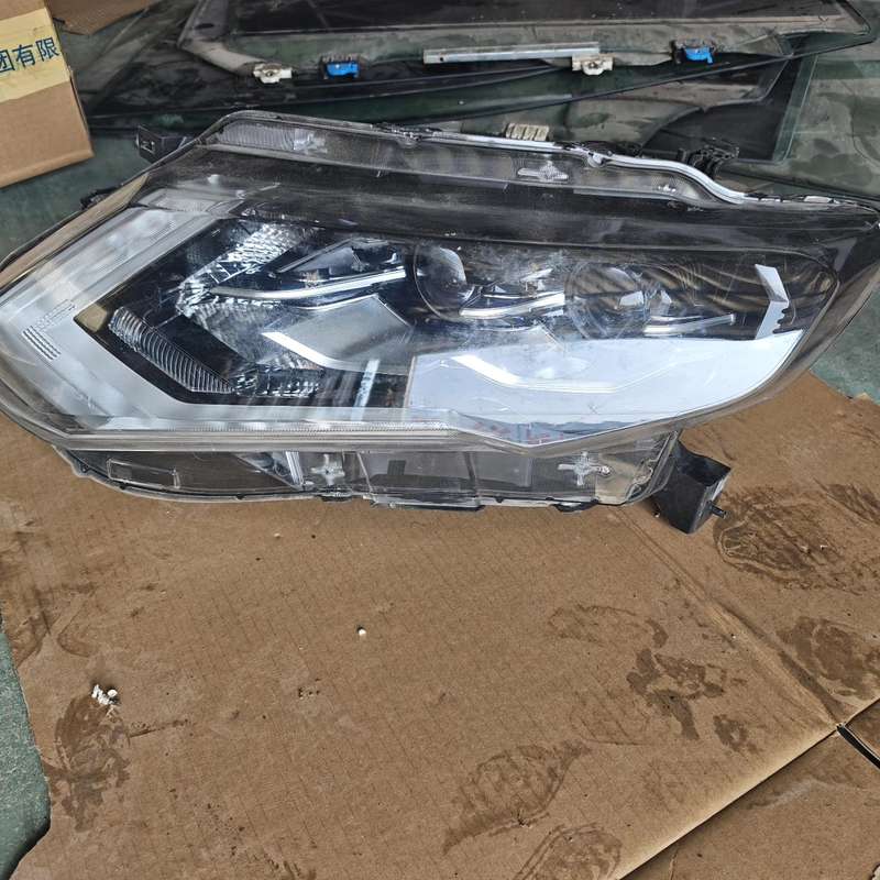 尼桑新奇骏T32左前大灯总成,双透镜,原装拆车件,成--议价商品