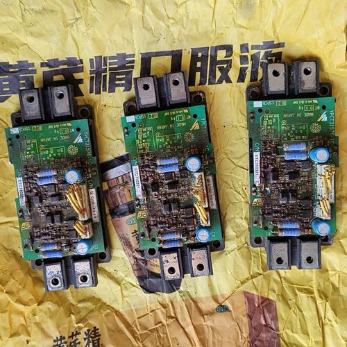CM200DXD1-24A 原装拆机件，成色如图，模块功--议价商品