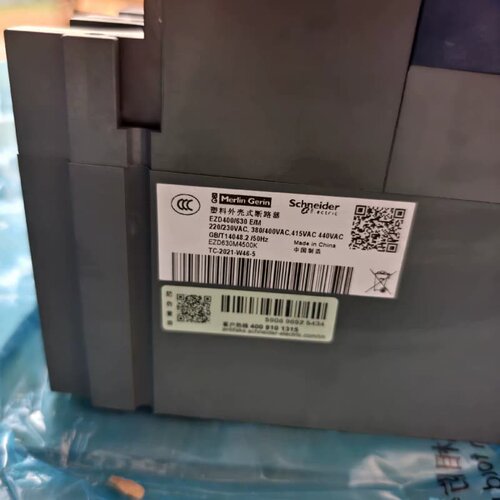 施耐德EZD630M4500K塑壳断路器，4P500A，全新--议价商品