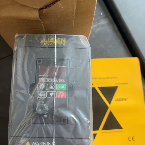 东菱0.75KW变频器低压230V，DLM1-0D75S2G--议价商品