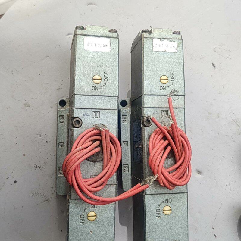 SMC电磁阀 V4420 200V拆机二手货，成色还行，线头--议价商品