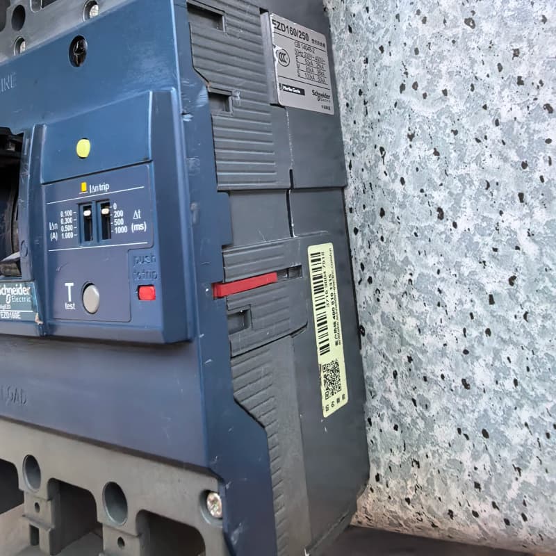 施耐德塑壳断路器EZD160E 4P 100A,二手拆机,成--议价商品