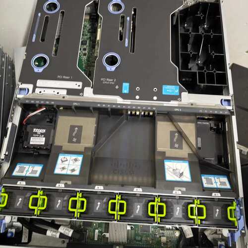 UCSC-C240-M3S，成色还可以，有点使用痕迹，具体看--议价商品