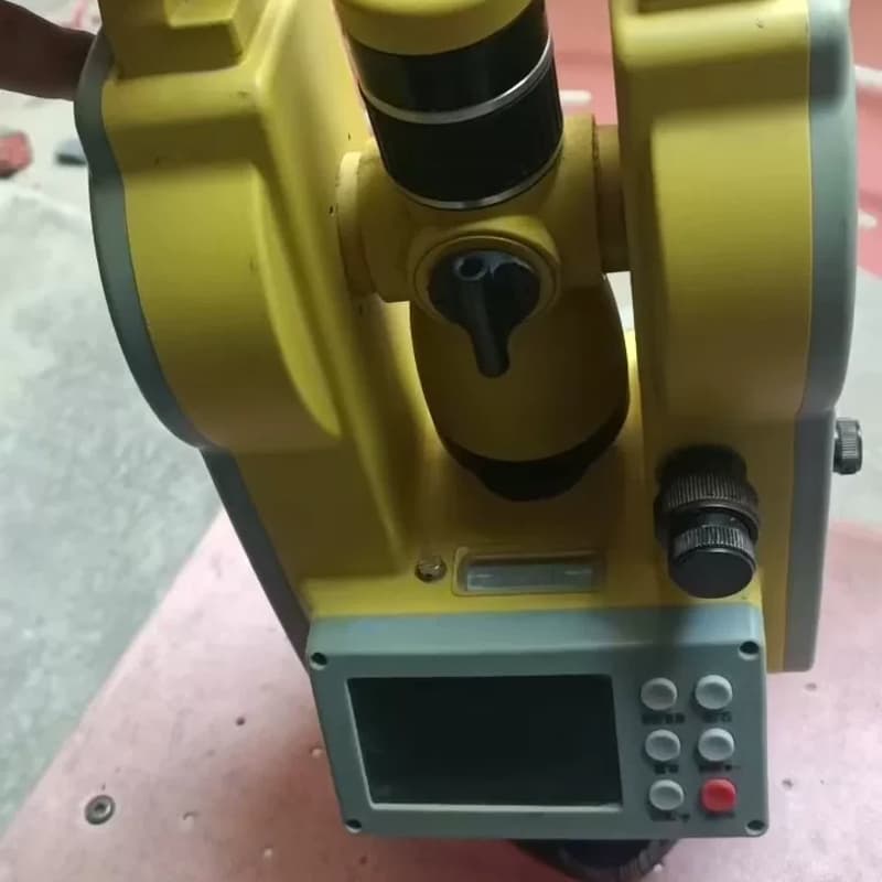 一台二手激光威丝曼 WDT-01JR电子经纬仪。成色如图，有--议价商