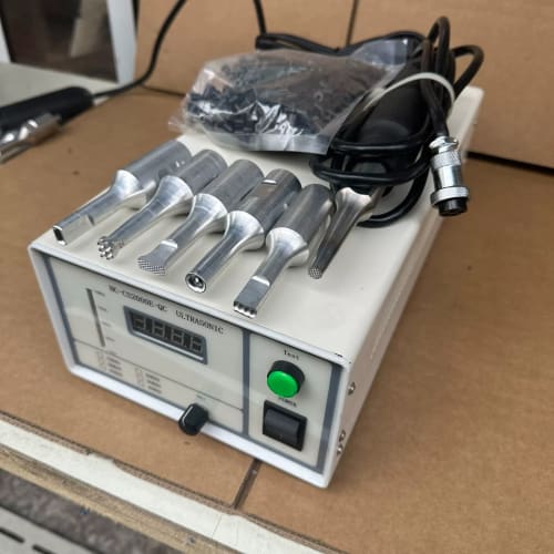 超声波终结者。20K两千瓦。超声波焊接机。汽车门板焊接。氛围--