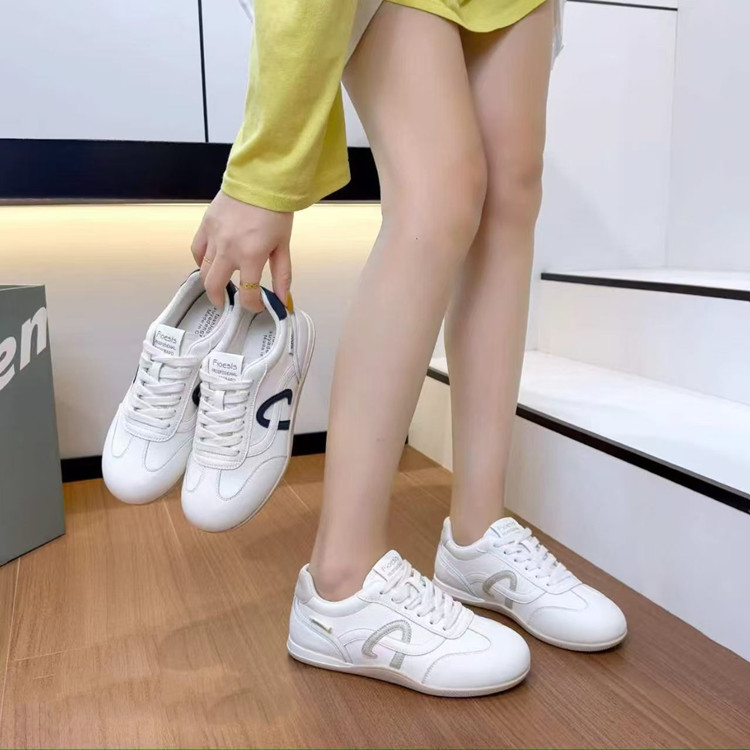 小白鞋女2026秋季新款拼色圆头系带舒适休闲百搭平底运动阿甘鞋子