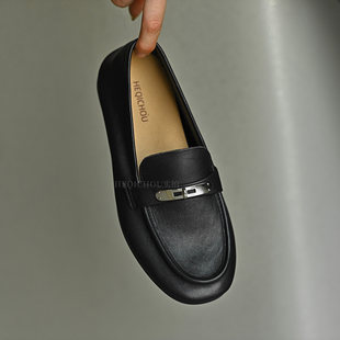 何其丑女鞋头层牛皮英伦风金属扣乐福鞋女新款一脚蹬深口真皮单鞋