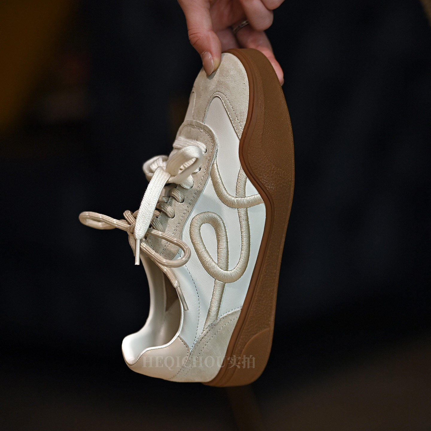 何其丑米白色女鞋2026新款春季厚底时尚休闲鞋百搭户外运动鞋女