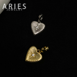Aries 复古浮雕拉丝爱心吊坠S925纯银镀金轻奢高级感百搭素链坠子