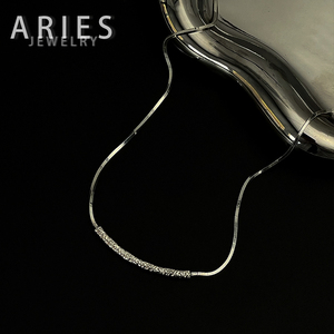 Aries 时尚与复古唐草纹理微笑项链925纯银简约轻奢高级锁骨链