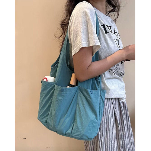 新款日系尼龙防水休闲纯色简约大容量学生通勤单肩腋下包女托特