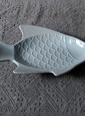 欧式复古浮雕创意鱼形陶瓷盘子家用菜盘点心盘浅蓝色汤盘外贸出口