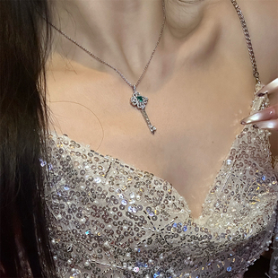 欧美重工帕拉伊巴色宝石方钻锆石钥匙吊坠轻奢高级感短项链锁骨链