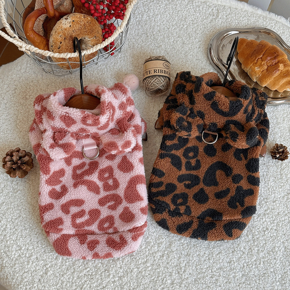 冬季毛绒加厚可牵引宠物衣服两脚衣连帽衫卫衣猫咪小型犬狗狗上衣,宠物/宠物食品及用品,狗宠物服装/雨衣,淘宝优惠券,粉丝福利购,淘宝优惠卷