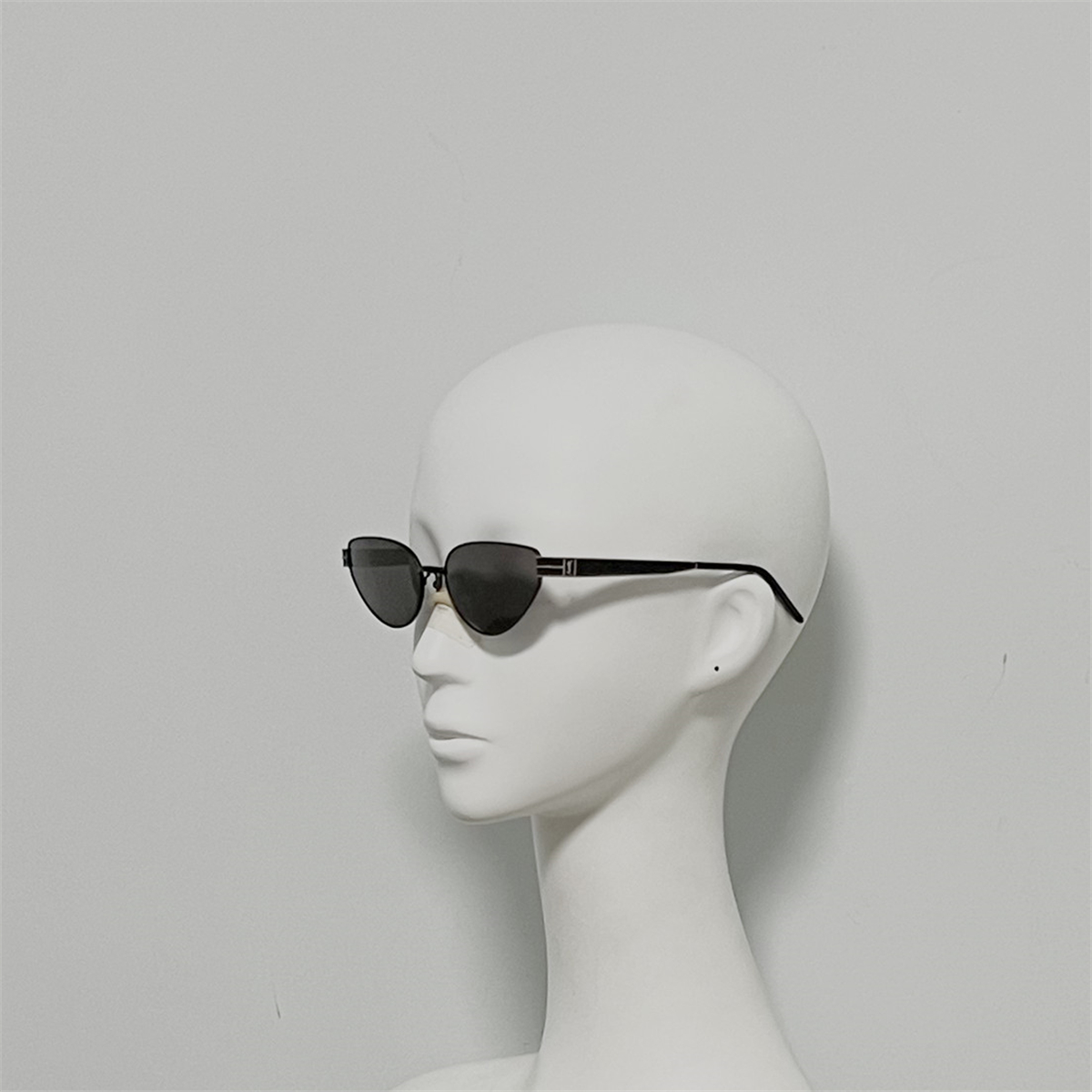 SLM51 猫眼款太阳镜 钛金属鼻托 修脸墨镜 INS热款 库存清货 福利