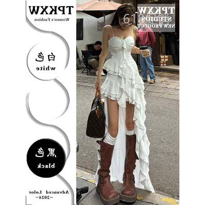 甜辣高级感白色缎面吊带洋装女夏季纯色荷叶边收腰不对称长裙子