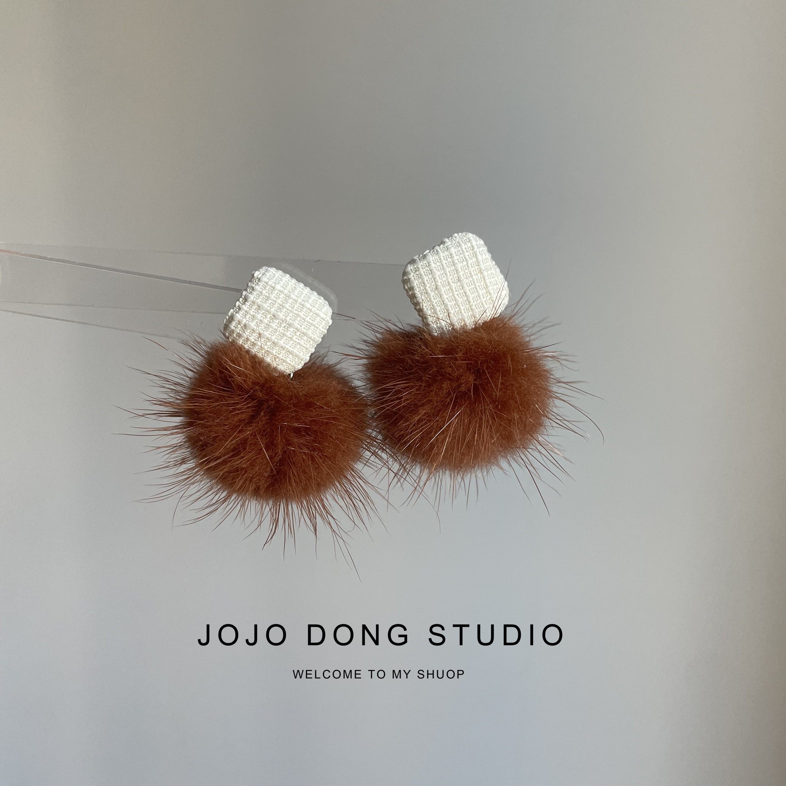 焦糖耳钉毛球毛茸茸耳饰美拉德风毛绒耳环无耳洞耳夹气质毛毛秋冬