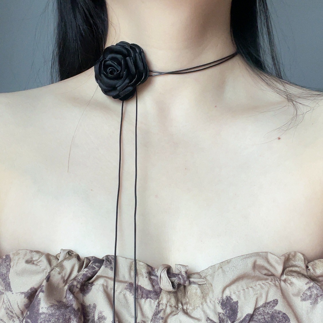 原创暗黑玫瑰山茶花黑色系带choker项链性感缎面锁骨链装饰小香风