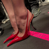 异型细跟尖头性感黑色包头后空拼色浅口女鞋 高跟凉鞋 2025秀场同款