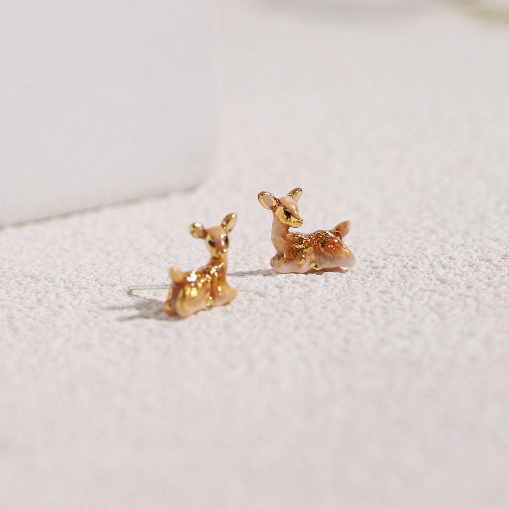 梅花鹿金色耳钉小巧可爱耳钉新款小众简约耳饰