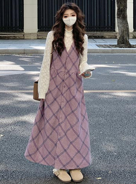 大码女装2025秋冬胖mm紫色格纹V领包扣毛呢背心裙+蕾丝打底两件套