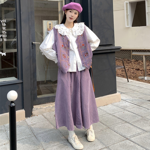 灯芯绒马甲半身裙娃娃领刺绣衬衫