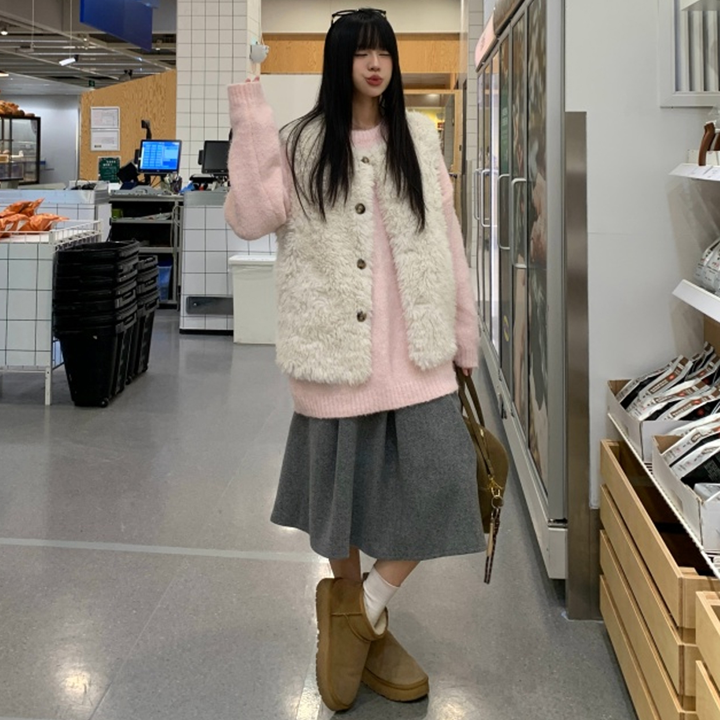 毛马甲+粉色毛衣+毛呢半身裙套装