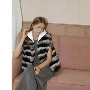 龙猫系列~秋冬撞色獭兔毛复古时髦条纹保暖显瘦环保皮草连帽马甲