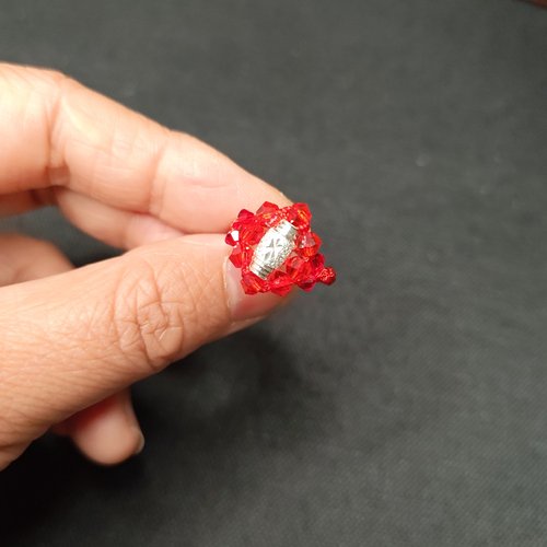 红水晶花花型纯银红绳转运珠戒指