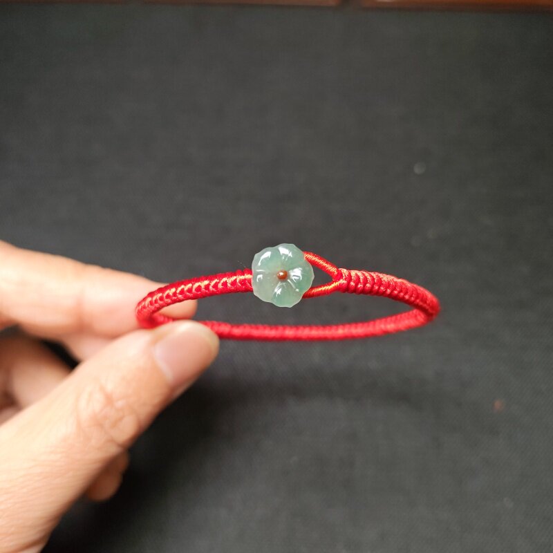 翡翠花朵红绳手链女小巧精致编织金刚结花朵手绳高颜值新年手饰品