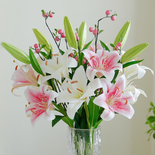 堪比真花胶片手感百合花仿真花束