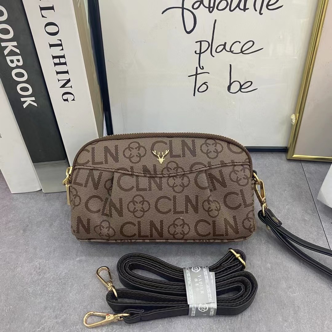 雅蒂尔新款女式手拿包新品pc料潮流百搭时尚版斜挎横款手机包包邮