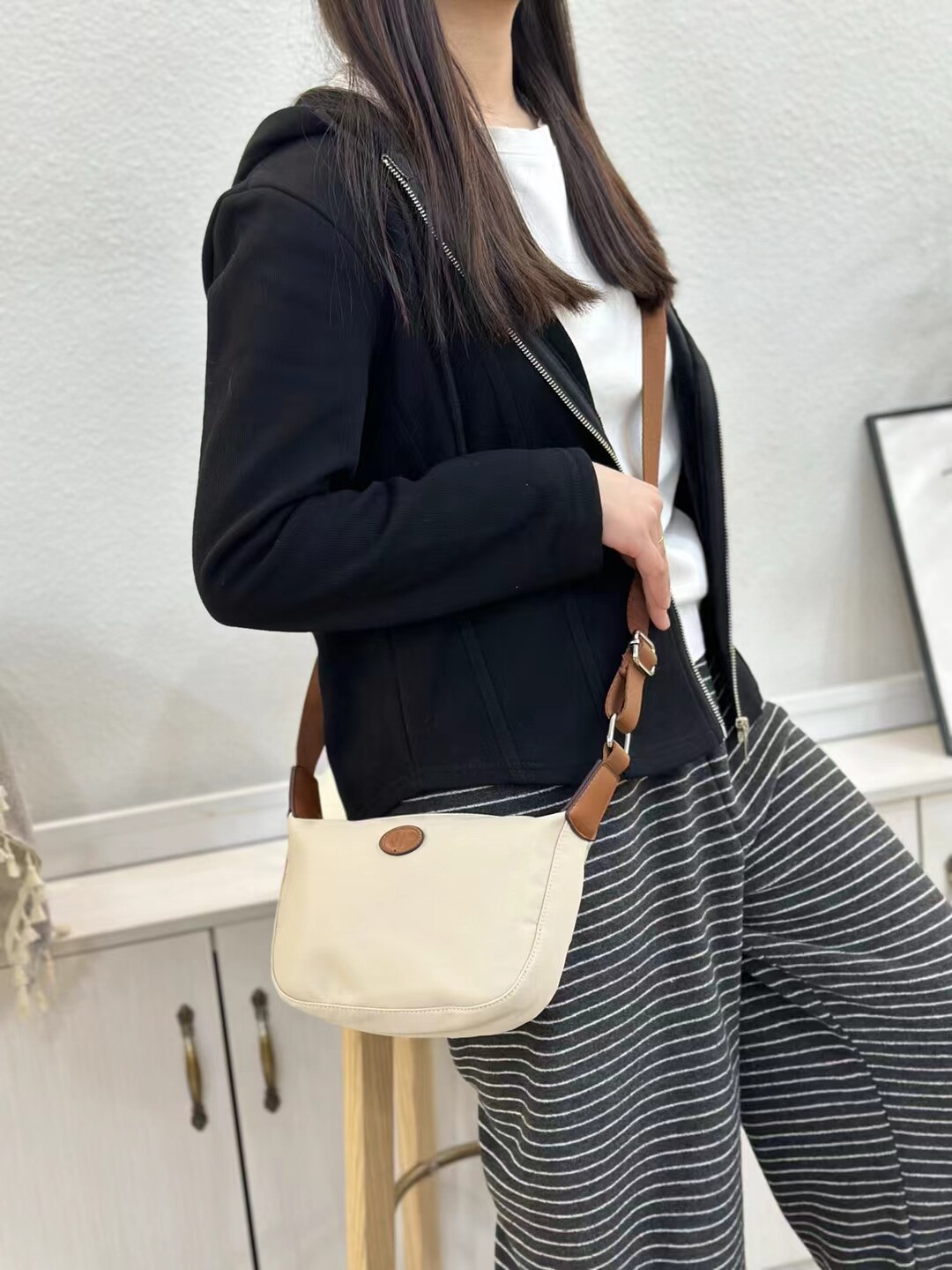 雅蒂尔新款女士单肩斜挎两用牛津布面斜挎包新品潮流百搭妈咪包邮
