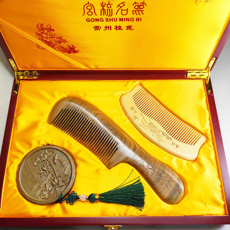 常州小叶黄杨木按摩梳送人礼盒