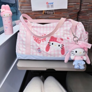 可爱粉色格子布kt猫咪旅行袋单肩斜挎手提大容量行李包短途出行包