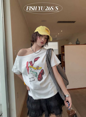 FISHYU夏季新款美式辣妹风高跟鞋白墨印花手缝串珠斜肩短袖t恤女